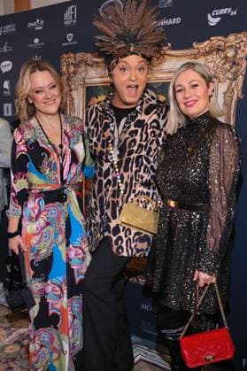 Ich bin ein Star – Holt mich hier raus! powered by Julian F.M. Stoeckel, Lisa Feller, Julian F.M. Stoeckel und Ruth Moschner auf dem Dschungel Carpet zum Public Viewing zum TV-Start der neuen Staffel, Hotel Pullmann Schweizer Hof, Berlin, Berlin