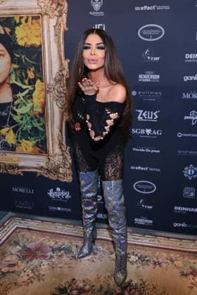 Ich bin ein Star – Holt mich hier raus! powered by Julian F.M. Stoeckel, Kader Loth auf dem Dschungel Carpet zum Public Viewing zum TV-Start der neuen Staffel, Hotel Pullmann Schweizer Hof, Berlin, Berlin
