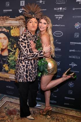 Ich bin ein Star – Holt mich hier raus! powered by Julian F.M. Stoeckel, Julian F. M. Stoeckel und Micaela Schaefer auf dem Dschungel Carpet zum Public Viewing zum TV-Start der neuen Staffel, Hotel Pullmann Schweizer Hof, Berlin, Berlin