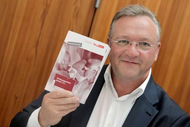 Vorstellung des Verfassungsschutzbericht 2011 des Landes Berlin durch Innensenator Frank Henkel im Berliner Abgeordnetenhaus, Berlin Deutschland, Germany