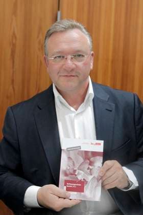 Vorstellung des Verfassungsschutzbericht 2011 des Landes Berlin durch Innensenator Frank Henkel im Berliner Abgeordnetenhaus, Berlin Deutschland, Germany