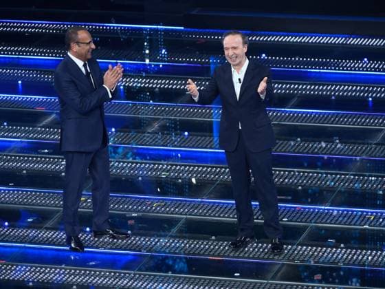 : Sanremo, 75th Italian Song Festival 2025 - Fourth Evening. In the photo Carlo Conti and Roberto Benigni - ZUMAp169 20250214_zea_p169_1050 Copyright: xMaurizioxD Avanzox