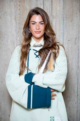 Photocall of the Off White fashion show, at the headquarters of the French Communist Party PCF , Fashion Collection Ready to Wear Fall Winter 2025 2026 at Paris Fashion Week PFW Clara Berry at the photocall of the Off White fashion show, at the headquarters of the French Communist Party PCF , Fashion Collection Ready to Wear Fall Winter 2025 2026 at Paris Fashion Week PFW , in Paris, France, March 6, 2025 Pierre Perusseau Bestimage Photocall of the Off White fashion show, at the headquarters of the French Communist Party PCF , Fashion Collection Ready to Wear Fall Winter 2025 2026 during Paris Fashion Week PFW , in Paris, France, March 6, 2025 Paris France Copyright: xPerusseaux-xDaxSilvax xBestimagexPerusseaux-xDaxSilvax xBestimagex