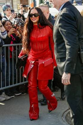 Arrivals at the Off White fashion show, at the headquarters of the French Communist Party PCF , Fashion Collection Ready to Wear Fall Winter 2025 2026 at Paris Fashion Week PFW Guest at arrivals at the Off White fashion show, at the headquarters of the French Communist Party PCF , Fashion Collection Ready to Wear Fall Winter 2025 2026 at Paris Fashion Week PFW , in Paris, France, March 6, 2025 Christophe Clovis Bestimage Arrivals at the Off White fashion show, at the headquarters of the French Communist Party PCF , Fashion Collection Ready to Wear Fall Winter 2025 2026 during Paris Fashion Week PFW , in Paris, France, March 6, 2025 Paris France Copyright: xChristophexClovisx xBestimagexChristophexClovisx xBestimagex