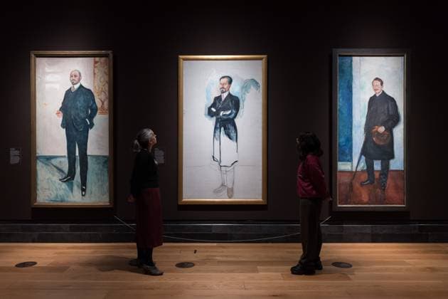 Edvard Munch Portraits Exhibition At The National Portrait Gallery In London LONDON, UNITED KINGDOM - MARCH 12, 2025: Gallery staff members pose with paintings titled Waler Rathenau , 1907, (L), Portrait of Ernest Thiel (Study) 1907, (C) and Dr Max Linde , 1904, (R) by Norwegian painter Edvard Munch during a photocall for Edvard Munch Portraits exhibition (13 March - 15 June 2025) at the National Portrait Gallery in London, United Kingdom on March 12, 2025. The exhibition will be the first in the UK to focus exclusively on Munch as a portraitist, including works never before seen in the UK. London Greater London United Kingdom Copyright: xWIktorxSzymanowiczx originalFilename: szymanowicz-edvardmu250312_npBOG.jpg