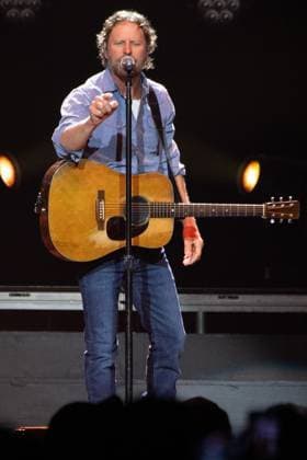 Dierks Bentley headlines Country 2 Country Music Festival 2025, Saturday - O2 Arena, London, UK please note photos are strictly for editorial purposes only American singer-songwriter Dierks Bentley headlines the Country 2 Country (C2C) Music Festival - O2 Arena, London, England, UK on Saturday 15 March 2025., Credit:Justin Ng Avalon UK, England, London, O2 Arena Copyright: xJustinxNgx xAvalonx 0976155636