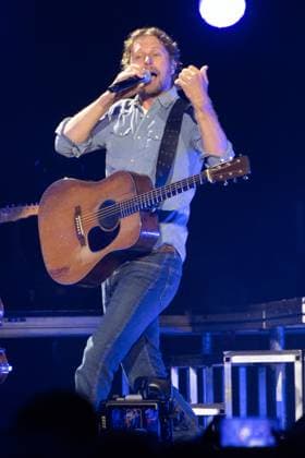 Dierks Bentley headlines Country 2 Country Music Festival 2025, Saturday - O2 Arena, London, UK please note photos are strictly for editorial purposes only American singer-songwriter Dierks Bentley headlines the Country 2 Country (C2C) Music Festival - O2 Arena, London, England, UK on Saturday 15 March 2025., Credit:Justin Ng Avalon UK, England, London, O2 Arena Copyright: xJustinxNgx xAvalonx 0976155691