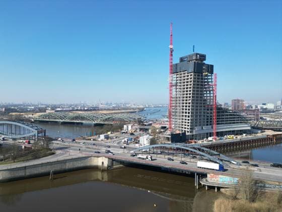 Elbtower an den Elbbrücken, Hamburg 21.3.2025 Norderelbe, Oberhafenkanal, Oberhafenkanalbrücke, Elb Tower, Hochhaus, Scholztower, Wolkenkratzer, Rene Benko, Signa Prime Selection, Hafencity, Skyline, Architekt David Chipperfield, Architektur, Rohbau, Bauprojekt