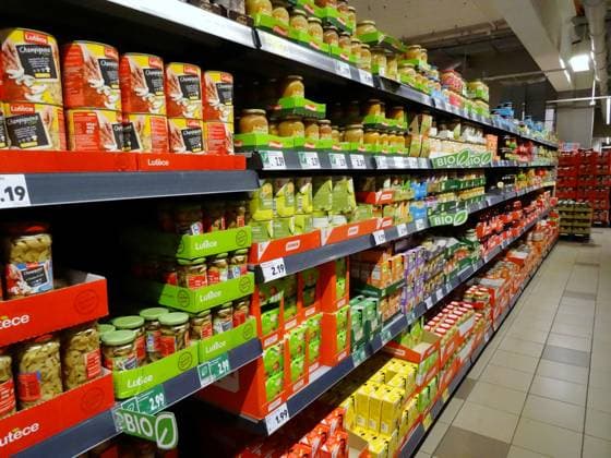 07.04.2025 Supermarkt Kaufland Waldshut Deutschland Einkaufstourismus. Bild : Konserven Konservendosen im Regal.
