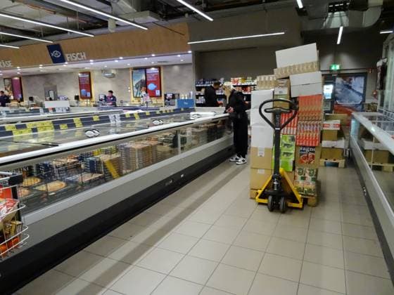 07.04.2025 Supermarkt Kaufland Waldshut Deutschland Einkaufstourismus. Bild : Pizza im Kuehlregal.