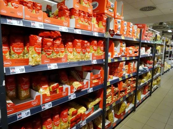 07.04.2025 Supermarkt Kaufland Waldshut Deutschland Einkaufstourismus. Bild : Teigwaren Nudeln Hochzeitsnudeln im Regal.