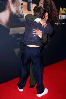 Jannik Schümann und Joy Denalane bei der Premiere der ARD Doku-Serie Max & Joy - Komm näher in der Astor Film Lounge. Berlin, 07.05.2025