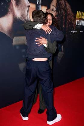 Jannik Schümann und Joy Denalane bei der Premiere der ARD Doku-Serie Max & Joy - Komm näher in der Astor Film Lounge. Berlin, 07.05.2025