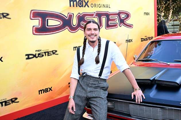 Asivak Koostachin bei der Premiere der HBO Max Original Serie Duster in den Universal Studios. Universal City, 08.05.2025