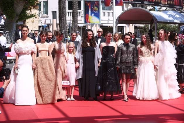 Cannes Sound Of Falling Screening JD Luise Heyer, Lea Drinda, a guest, Hanna Heckt, Mascha Schilinski, Susanne Wüst, Lena Urzendowsky, Laeni Geiseler and Luzia Oppermann walking the red carpet ahead of the screening of Sound of Falling, presented in Competition, Cannes, France on May 14, 2025 as part of the 78th Cannes Film Festival. Jerome Domine ABACAPRESS.COM Cannes France Copyright: xDominexJerome ABACAx
