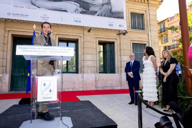 David Lisnard, Anouchka Delon and Thierry Frémaux at the inauguration of the 21st edition of the exhibition Cannes fait le mur Theme 2025 DELON ELLES at the 78th Cannes International Film Festival David Lisnard, Mayor of Cannes, Anouchka Delon, daughter of Alain Delon, Thierry Frémaux, General Delegate of the Cannes Film Festival and Rosalie Mann, founding president of The Human Prize, at the inauguration of the 21st edition of the exhibition Cannes fait le mur Theme 2025 DELON ELLES during the 78th Cannes International Film Festival, at Hôtel de Ville, 1 place Bernard Cornut Gentille, Cannes, France, May 14, 2025 From May 13 to June 13, 2025, as part of the 21st edition of Cannes fait le Mur , Cannes Town Hall, in partnership with th Copyright: xJACOVIDES-MOREAUx xBESTIMAGExJACOVIDES-MOREAUx xBESTIMAGEx