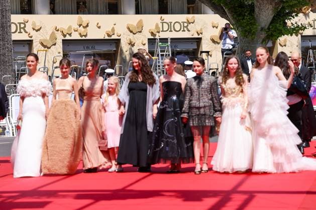 J Montée des marches du film Sound of salling lors du 78ème Festival International du Film de Cannes Luise Heyer, Lea Drinda, a guest, Hanna Heckt, Mascha Schilinski, Susanne Wüst, Lena Urzendowsky, Laeni Geiseler, Luzia Oppermann Montée des marches du film Sound of salling lors du 78ème Festival International du Film de Cannes, au Palais des Festivals à Cannes On may 14th 2025 Jacovides Moreau Bestimage Red carpet for the movie Sound of falling during the 78th Cannes International Film Festival at the Palais des Festivals in Cannes, France On may 14th 2025 Cannes France Copyright: xJACOVIDES-MOREAUx xBESTIMAGExJACOVIDES-MOREAUx xBESTIMAGEx