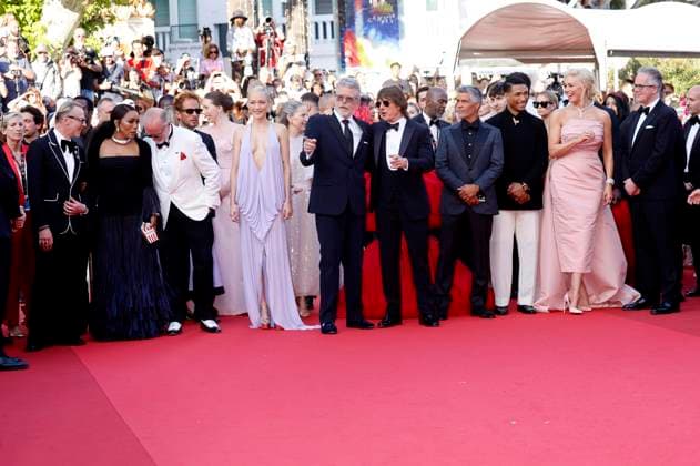 Internationale Filmfestspiele von Cannes, Mission Impossible - The Final Reckoning Premiere Simon Pegg, Angela Bassett, Erik Jendresen, Pom Klementieff, Christopher Mcquarrie, Tom Cruise, Esai Morales, Greg Tarzan Davis, Hannah Waddingham und Eddie Hamilton bei der Premiere des Kinofilms Mission: Impossible 8 - The Final Reckoning auf dem Festival de Cannes 2025 78. Internationale Filmfestspiele von Cannes im Palais des Festivals. Cannes, 14.05.2025