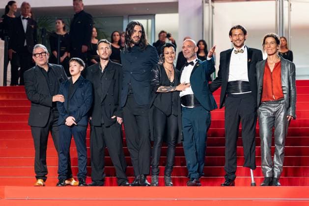 B Montée des marches du film Sirat lors du 78ème Festival International du Film de Cannes Sergi Lopez, Bruno Núnez, Thierry Frémaux, Joshua Liam Henderson, Óliver Laxe, Jade Oukid, Richard Bellamy, Tonin Janvier, Stefania Gadda Montée des marches du film Sirat lors du 78ème Festival International du Film de Cannes, au Palais des Festivals à Cannes On may 15th 2025 Olivier Borde Bestimage Red carpet for the movie Sirat during the 78th Cannes International Film Festival at the Palais des Festivals in Cannes, France On may 15th 2025 Cannes France Copyright: xOLIVIERxBORDEx xBESTIMAGExOLIVIERxBORDEx xBESTIMAGEx