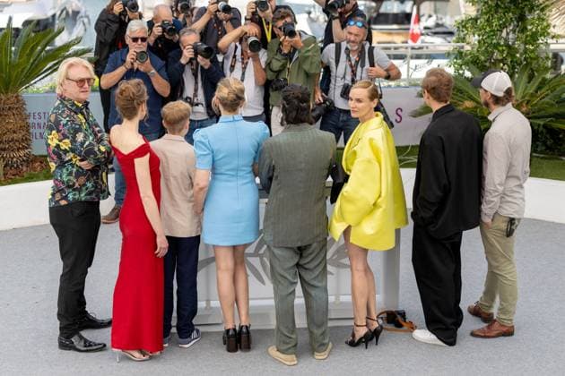 Amrum , Photocall in Cannes, 16.05.2025 Cannes, Frankreich - 16.5.2024: Detlev Buck, Lisa Hagmeister, Jasper Ole Billerbeck, Laura Tonke, Fatih Akin, Diane Kruger, Matthias Schweighöfer, Lars Jessen während des AMRUM Photocall während der 78. Internationalen Filmfestspiele von Cannes. Die Filmfestspiele finden vom 13. bis 24. Mai 2025 statt. Cannes Palais des Festivals et des Cong Provence-Alpes-Cote d Azur Frankreich Copyright: xChristianxEnderx