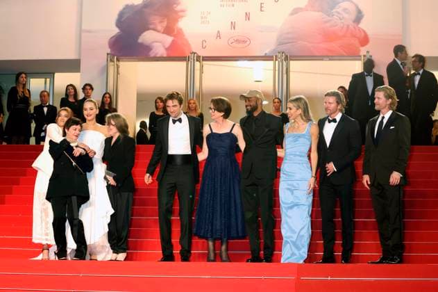 Justine Ciarrocchi, Lynne Ramsay, Jennifer Lawrence, Sissy Spacek, Robert Pattinson, Andrea Calderwood, Lakeith Stanfield, Molly Smith, Thad Luckinbill und Trent Luckinbill bei der Premiere des Kinofilms Die, My Love auf dem Festival de Cannes 2025 78. Internationale Filmfestspiele von Cannes im Palais des Festivals. Cannes, 17.05.2025