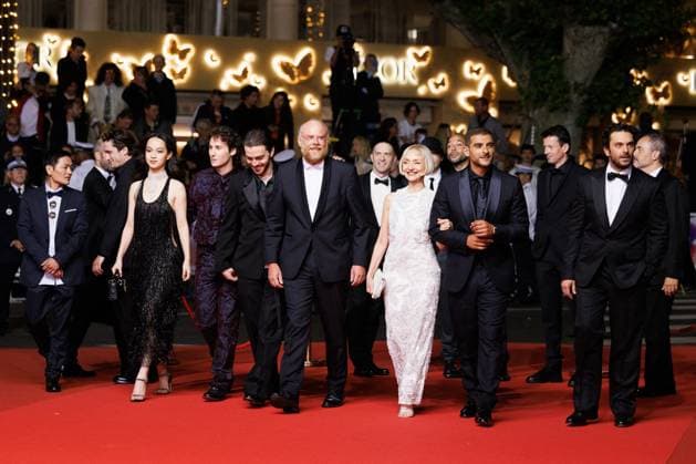 Xianzeng Pan, Joseph Olivennes, Lucie Zhang, Nemo Schiffman, Panayotis Pascot, Vincent Maël Cardona, Maria de Medeiros, Sofiane Zermani, Pio Marmaï Montée des marches du film Le roi soleil lors du 78ème Festival International du Film de Cannes, au Palais des Festivals à Cannes Le 17 mai 2025 Jacovides Moreau Bestimage Red carpet for the movie Le roi soleil during the 78th Cannes International Film Festival at the Palais des Festivals in Cannes, France On may 17th 2025 unknown Copyright: xJACOVIDES-MOREAUx xBESTIMAGExJACOVIDES-MOREAUx xBESTIMAGEx