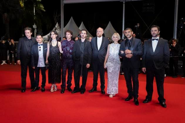 Montée des marches du film Le roi soleil lors du 78ème Festival International du Film de Cannes Xianzeng Pan, Joseph Olivennes, Lucie Zhang, Nemo Schiffman, Panayotis Pascot, Vincent Maël Cardona, Maria de Medeiros, Christophe Barral, Sofiane Zermani et Pio Marmaï, guest Montée des marches du film Le roi soleil lors du 78ème Festival International du Film de Cannes, au Palais des Festivals à Cannes Le 17 mai 2025 Olivier Borde Bestimage Red carpet for the movie Le roi soleil during the 78th Cannes International Film Festival at the Palais des Festivals in Cannes, France On may 17th 2025 Cannes France Copyright: xOLIVIERxBORDEx xBESTIMAGExOLIVIERxBORDEx xBESTIMAGEx