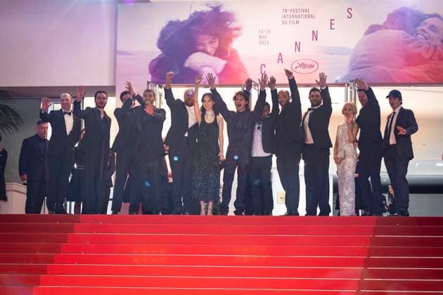 Montée des marches du film Le roi soleil lors du 78ème Festival International du Film de Cannes Marc Benoît Créancier, Joseph Olivennes, Sofiane Zermani, Vincent Maël Cardona, Lucie Zhang, Nemo Schiffman, Pio Marmaï, Xianzeng Pan, Toufik Ayadi, Maria de Medeiros, Olivier Demangel et Christophe Barra Montée des marches du film Le roi soleil lors du 78ème Festival International du Film de Cannes, au Palais des Festivals à Cannes Le 17 mai 2025 Olivier Borde Bestimage Red carpet for the movie Le roi soleil during the 78th Cannes International Film Festival at the Palais des Festivals in Cannes, France On may 17th 2025 Cannes France Copyright: xOLIVIERxBORDEx xBESTIMAGExOLIVIERxBORDEx xBESTIMAGEx