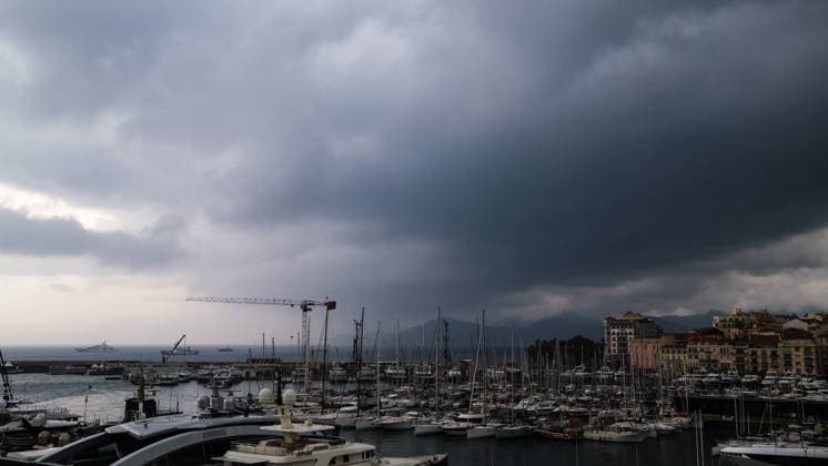 rains , Palais des Festivals, Cannes, France Atmosphere as it rains during the 78th Festival de Cannes (Cannes International Film Festival) at Palais des Festivals, Cannes, , France on 20 May 2025. Picture, Credit:Julie Edwards Avalon France, French Riviera, Cannes, Palais des Festivals Copyright: xJuliexEdwardsx xAvalonx 1001362768