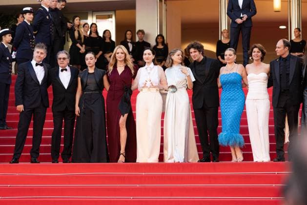 B Montée des marches du film Vie privée lors du 78ème Festival International du Film de Cannes Frédéric Jouve, Daniel Auteuil, Luàna Bajrami, Virginie Efira, Rebecca Zlotowski, Jodie Foster, Vincent Lacoste, Sophie Guillemin, Irène Jacob, guest Montée des marches du film Vie privée lors du 78ème Festival International du Film de Cannes, au Palais des Festivals à Cannes Le 20 mai 2025 Olivier Borde Bestimage Red carpet for the movie A private life during the 78th Cannes International Film Festival at the Palais des Festivals in Cannes, France On may 20th 2025 Cannes France Copyright: xOLIVIERxBORDEx xBESTIMAGExOLIVIERxBORDEx xBESTIMAGEx