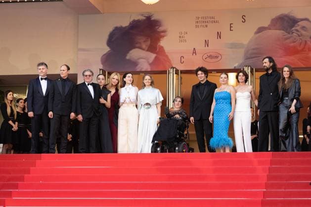 B Montée des marches du film Vie privée lors du 78ème Festival International du Film de Cannes Frédéric Jouve, guest, Daniel Auteuil, Luàna Bajrami, Virginie Efira, Rebecca Zlotowski, Jodie Foster, Lucie Carrasco, Vincent Lacoste, Sophie Guillemin, Irène Jacob, guest, Anne Berest Montée des marches du film Vie privée lors du 78ème Festival International du Film de Cannes, au Palais des Festivals à Cannes On may 20th 2025 Olivier Borde Bestimage Red carpet for the movie A private life during the 78th Cannes International Film Festival at the Palais des Festivals in Cannes, France On may 20th 2025 Cannes France Copyright: xOLIVIERxBORDEx xBESTIMAGExOLIVIERxBORDEx xBESTIMAGEx