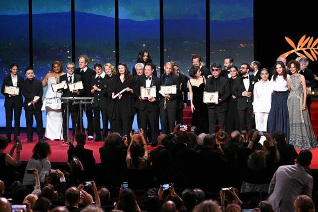 Cannes Closing Ceremony AM Hasan Hadi, winner of the Camera d’Or for Best First Film for The President’s Cake, Alexandre Mallet-Guy, Daniel Auteuil, Tawfeek Barhom, winner of the Palme d’Or for Best Short Film for I m Glad You re Dead Now, Laurent Lafitte, Solmaz Panahi, Jury Member Carlos Reygadas, Jafar Panahi, winner of the Palme d’Or Award for It Was Just an Accident, Ebrahim Azizi, Hadis Pakbaten, Majid Panahi, Luc Dardenne, winner of the Best Screenplay Award for Young Mothers, Maryam Afsharimovahed, Jean-Pierre Dardenne, winner of the Best Screenplay Award for Young Mothers, Joachim Trier, winner of the Grand Prix Award for Sentimental Value, Jury President Juliette Binoche and Jury Member Leila Slimani attending the Clos Copyright: xMarechalxAurore ABACAx