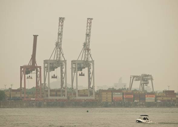Wildfire Smoke Makes Montreal And Toronto Worst Cities For Air Quality MONTREAL, CANADA - JUNE 6: A view of Montrà al s harbour area obscured by travelling wildfire smoke, in Montreal, Quebec, Canada, on June 6, 2025. As hundreds of wildfires rage across Canada, drifting smoke has triggered emergency evacuations, power outages, and air quality alerts in Ontario, Quà bec, and parts of the U.S., with Montreal ranking as the second most polluted city in the world on June 6, ahead of Delhi and Santiago, and Toronto placing fourth, according to IQAir. Montreal Canada Copyright: xSTRx originalFilename: str-wildfire250606_npudC.jpg