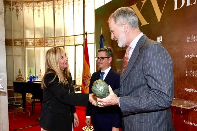 The King attends the XV edition of the Gumersindo de Azcárate Award I D The President of the Supreme Court and the General Council of the Judiciary CGPJ , Isabel Perelló, the Minister of the Presidency, Justice and Relations with the Courts, Félix Bolanos, and King Felipe VI during the XV edition of the Gumersindo de Azcárate Award, at the Real Casino de Madrid, on June 13, 2025, in Madrid Spain This award recognizes individuals or entities that promote the social and democratic rule of law and institutional development and with them peace, coexistence and economic and social progress In this edition is awarded to the president of the Supreme Court and the General Council of the Judiciary, granted by the Association of Registrars of Spain Copyright: xCasaxdexS.M.xelxReyx 6797457
