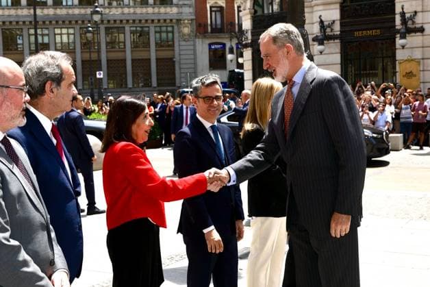 The King attends the XV edition of the Gumersindo de Azcárate Award I D The Government Delegate in the Community of Madrid, Francisco Martín, the Ibero-American Secretary General, Andrés Allamand, the Minister of Defense, Margarita Robles, the Minister of the Presidency, Justice and Relations with the Courts, Félix Bolanos, and King Felipe VI during the XV edition of the Gumersindo de Azcárate Award, at the Real Casino de Madrid, on June 13, 2025, in Madrid Spain This award recognizes individuals or entities that promote the social and democratic rule of law and institutional development and with them peace, coexistence and economic and social progress In this edition is awarded to the president of the Supreme Court and the General Council Copyright: xCasaxdexS.M.xelxReyx 6797473