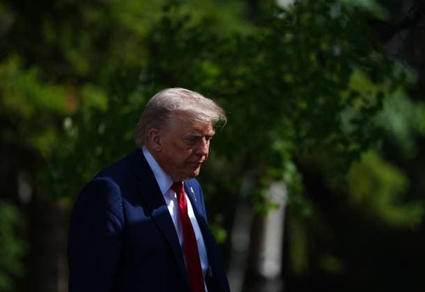 June 16, 2025, Kananaskis, Ab, CANADA: U.S. President Donald Trump walks to a working session after Canadian Prime Minister Mark Carney, not seen, officially welcomed him to the G7 Summit in Kananaskis, Alta., on Monday, June 16, 2025. Kananaskis CANADA - ZUMAc35_ 20250616_zaf_c35_174 Copyright: xDarrylxDyckx