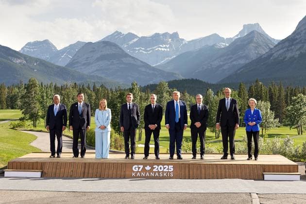 Kananaskis, Alberta, Kanada, 16.06.2025: Mountain Lodge: G7-Gipfel 2025: Familienfoto mit (L-R) Antonio Costas (EU), Shigeru Ishiba (Japan), Giorgia Meloni (Italien), Emmanuel Macron (Frankreich), Mark Carney (Kanada), Donald Trump (USA), Keir Starmer (Großbritannien), der deutsche Bundeskanzler Friedrich Merz (CDU) und Ursula von der Leyen (EU) Copyright: xGovernmentxofxCanada dtsxNachrichtenagenturx dts_71180