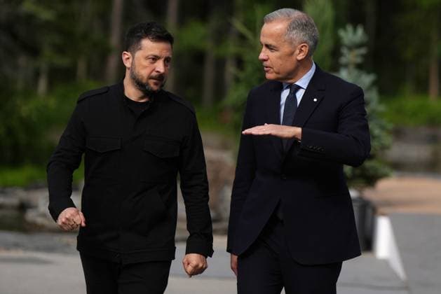 June 17, 2025, Kananaskis, Ab, CANADA: Canadian Prime Minister Mark Carney, right, welcomes Ukrainian President Volodymyr Zelenskyy to the G7 Summit in Kananaskis, Alta., on Tuesday, June 17, 2025. Kananaskis CANADA - ZUMAc35_ 20250617_zaf_c35_076 Copyright: xDarrylxDyckx