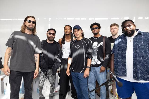 Front row of the Etudes Studio Spring Summer 2026 menswear fashion show during Paris Fashion Week at the Palais de Tokyo Pedro Winter, Woodkid, Orelsan, Theodort, Skread, Ablaye au front row of the Etudes Studio Spring Summer 2026 menswear fashion show during Paris Fashion Week at the Palais de Tokyo in Paris, France, on June 24, 2025 Jeremy Melloul Bestimage Front row of the Etudes Studio Spring Summer 2026 menswear fashion show during Paris Fashion Week at the Palais de Tokyo in Paris, France, on June 24, 2025 Pedro Winter, Woodkid, Orelsan, Theodort, Skread, Ablaye au front row du défilé Etudes Studio de la mode homme Printemps Été 2026 dans le cadre de la Fashion Week de Paris au Palais de Tokyo in Paris, France, le 24 juin 2025 Jeremy Copyright: xJeremyxMelloulx xBestimagexJeremyxMelloulx xBestimagex