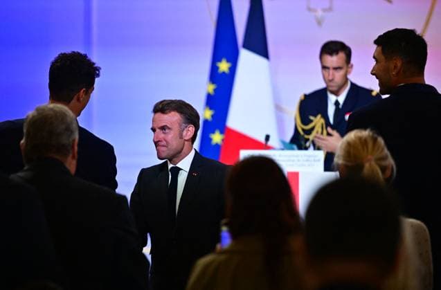 Le président français Emmanuel Macron lors dune cérémonie en lhonneur des membres de léquipe nationale française de volleyball, champions olympiques en titre, à loccasion de la première Journée internationale du volleyball, au palais présidentiel de lÉlysée, à Paris, France, le 7 juillet 2025 Christian Liewig Bestimage French President Emmanuel Macron during a ceremony to honour members of the French National Volleyball team, current Olympic champions, to mark the first International Volleyball Day, at the Elysee Palace, in Paris, France, on July 7th, 2025 Paris France Copyright: xChristianxLiewigx xBestimagexChristianxLiewigx xBestimagex