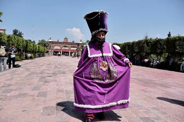 July 19, 2025, Chalco, State Of Mexico, Mexico: In the volcanic area, the celebration of SANTIAGO THE APOSTOLE, the patron saint of Chalco, State of Mexico, begins with the traditional Chinelos, native to Tlayacapan, Tepozotlan, and Yautepec, State of Morelos. These people dance through the streets wearing handmade costumes made with different fabrics, materials, paints, and masks. They originated during the colonial era to mock the Spanish, which is why their costumes have extravagant decorations and their masks resemble the faces, light skin, and colored eyes of the foreigners who invaded Mexico. The word Chinelo comes from the Nahuatl word meaning disguised Chalco Mexico - ZUMAp204 20250719_zip_p204_022 Copyright: xJosuexPerezx