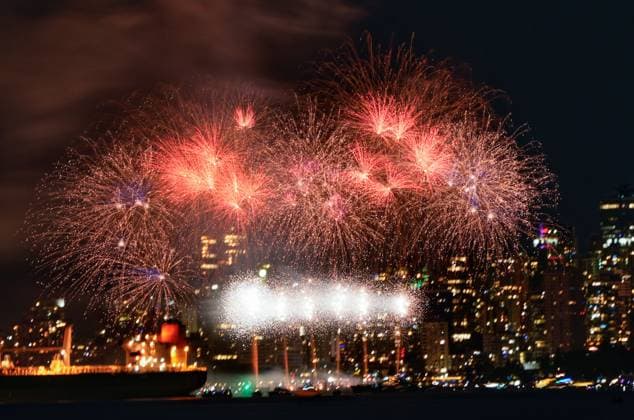 (250720) -- VANCOUVER, July 20, 2025 -- Fireworks light up the sky during the 2025 Celebration of Light at English Bay in Vancouver, British Columbia, Canada, July 19, 2025. The 33rd Celebration of Light fireworks show kicked off here Saturday. This year s event features an all-Canadian lineup, with pyrotechnic teams from Yukon, Quebec, and Nova Scotia scheduled to perform on July 19, 23, and 26, respectively. (Photo by Xinhua) CANADA-VANCOUVER-FIREWORKS LiangxSen