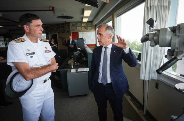 August 4, 2025, Nanoose Bay, Bc, CANADA: Prime Minister Mark Carney speaks with Royal Canadian Navy Commander, Vice-Admiral Angus Topshee, left, during a visit to the Canadian Forces Maritime Experimental and Test Ranges (CFMETR) operations centre, on the Winchelsea Islands, near Nanoose Bay, B.C.,, on Monday, August 4, 2025. Nanoose Bay CANADA - ZUMAc35_ 20250804_zaf_c35_026 Copyright: xDarrylxDyckx