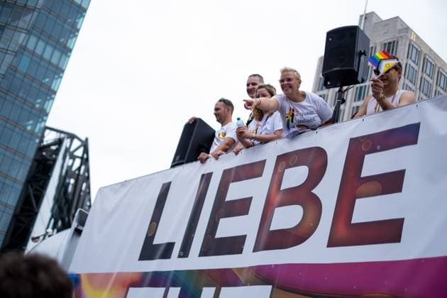 47. Christopher Street Day Parade unter dem Motto Nie wieder still! in Berlin. Die Demonstration fordert gleiche Rechte für Lesben, Schwule, Bisexuelle, Transgender, Intersexuelle und queere Menschen. 47th Christopher Street Day Parade under the motto Never be silent again! in Berlin. The demonstration demands equal rights for lesbians, gays, bisexuals, transgender, intersex and queer people. snapshot-photography K.M.Krause