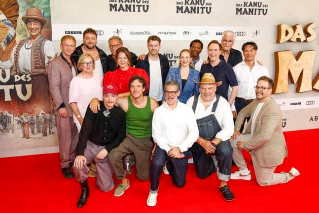 Weltpremiere Das Kanu des Manitu in München München, 12.8.2025 Jasmin Schwiers, Michael Herbig, Daniel Zillmann, Waldemar Kobus, Pit Bukowski, Rick Kavanian, Merlin Sandmeyer, Jan van Weyde, Sky du Mont, Christian Tramitz, Tutty Tran, Friedrich Mücke, Dorothee Erpenstein, Akeem van Flodrop, Jessica Schwarz und Tobias van Dieken bei der Weltpremiere von Das Kanu des Manitu im im Mathäser Filmpalast in München Bayern Copyright: xMatthiasxGränzdörferx