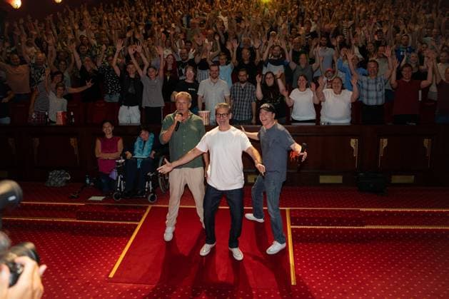 Das Kanu des Manitu, Premiere im Europa-Park Rust Kinopremiere, Das Kanu des Manitou, Michael Bully Herbig, Rick Kavanian, Christian Tramitz, Filmpremiere, Europa-Park, Voltron 4D, roter Teppich, Filmstart, Komödie, Westernparodie, Bullyparade, Schauspieler, Regisseur, Drehbuchautor, Presseevent, Sommerferien, Tourismus, Freizeitpark, Unterhaltung, Besucher, Medienereignis, Kinostart August 2025, deutsche Filmkomödie, Starauftritt, Fototermin, Rick Kavanian, Michael Herbig, Christian Tramitz Rust Europa Park Baden-Württemberg Deutschland Copyright: xFINLEYxMÖRCHx