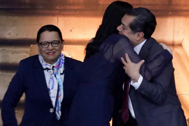 Claudia Sheinbaum, President Of Mexico, Leads Ceremony Celebrating The 100th Anniversary Of The Founding Of The Bank Of Mexico (Banxico) From left to right, Victoria Rodriguez, Governor of the Bank of Mexico; Rosa Icela Rodriguez, Secretary of the Interior; and Sergio Gutierrez Luna, President of the Chamber of Deputies, accompany Claudia Sheinbaum, President of Mexico, during the ceremony celebrating the 100th anniversary of the founding of the Bank of Mexico (Banxico) at the Interactive Museum of Economics (Mide) in Mexico City, Mexico, on August 25, 2025. Mexico City Mexico City Mexico Copyright: xGerardoxVieyrax originalFilename: vieyra-notitle250825_npnBf.jpg