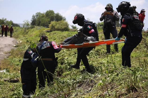 Human remains found during a search operation for missing persons in Mexico STATE OF MEXICO, MEXICO - AUGUST 26: Human remains inside bags are carried by police officers during a search operation, at the Sierra de Guadalupe, in the State of Mexico, Mexico on August 26, 2025. Human remains were found in the mountainous area of Sierra de Guadalupe during a search operation carried out by relatives of missing persons, members of the National Guard, collectives and members of the Investigation Police, among others. The number of people reported as disappeared continues to rise in the country, now exceeding 130,000 Daniel Cardenas Anadolu State of Mexico Mexico. Editorial use only. Please get in touch for any other usage. Copyright: x2025xAnadoluxDanielxCardenasx