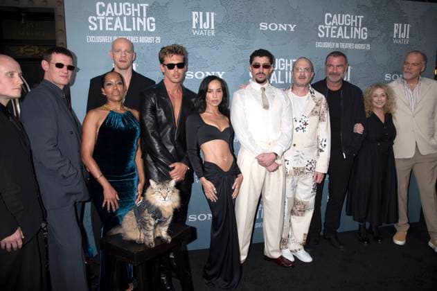 Nikita Kukushkin, Matt Smith, Yuri Kolokolnikov, Regina King, Austin Butler, Zoe Kravitz, Bad Bunny, Darren Aronofsky, Liev Schreiber, Carol Kane und Vincent D Onofrio bei der Premiere des Kinofilms Caught Stealing im Regal Union Square. New York, 26.08.2025