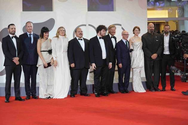 CELEBRITES : Festival international du film de Venise - Venice, Italy, 28th August, 2025. GUEST attending the Bugonia Premiere as part of the 82nd Venice International Film Festival at the Lido in Venice, Italy Venice, Italy, 28th August, 2025. YORGOS LANTHIMOS ,EMMA STONE , STRAVOS HALKIAS , AIDAN DELBIS , JESSE PLEMONS attending the Bugonia Premiere as part of the 82nd Venice International Film Festival at the Lido in Venice, Italy VENISEItaly Copyright: xLaurentxLairysx